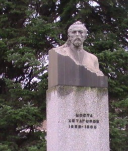 Памятник Коста (К. Л.) Хетагурову в Кырджали (Болгария)
